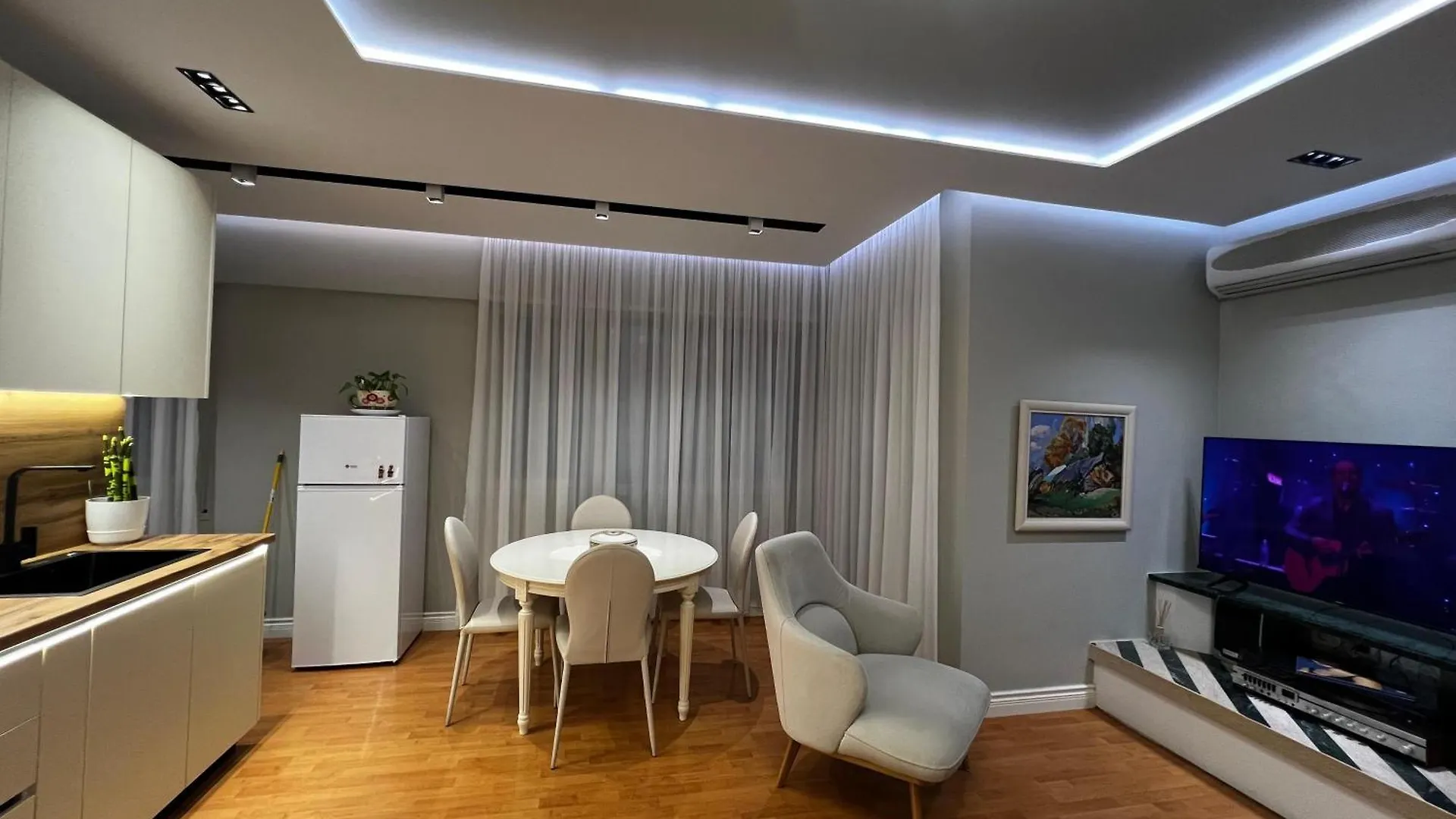 The Pebble Couch Apartment Tirana 0*,  Albania