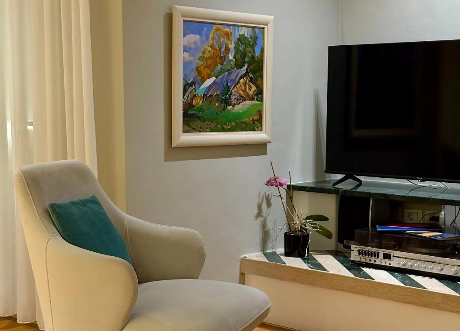 The Pebble Couch Apartment Tirana Albania